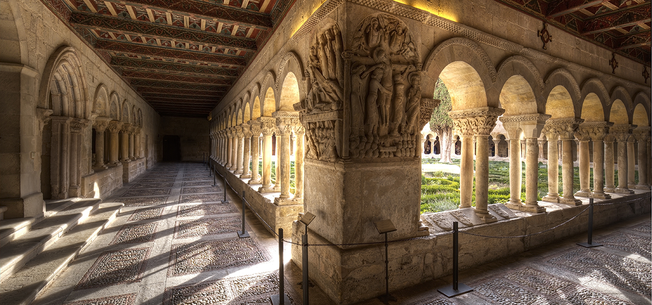 Patio del claustro de Santo Domingo de Silos